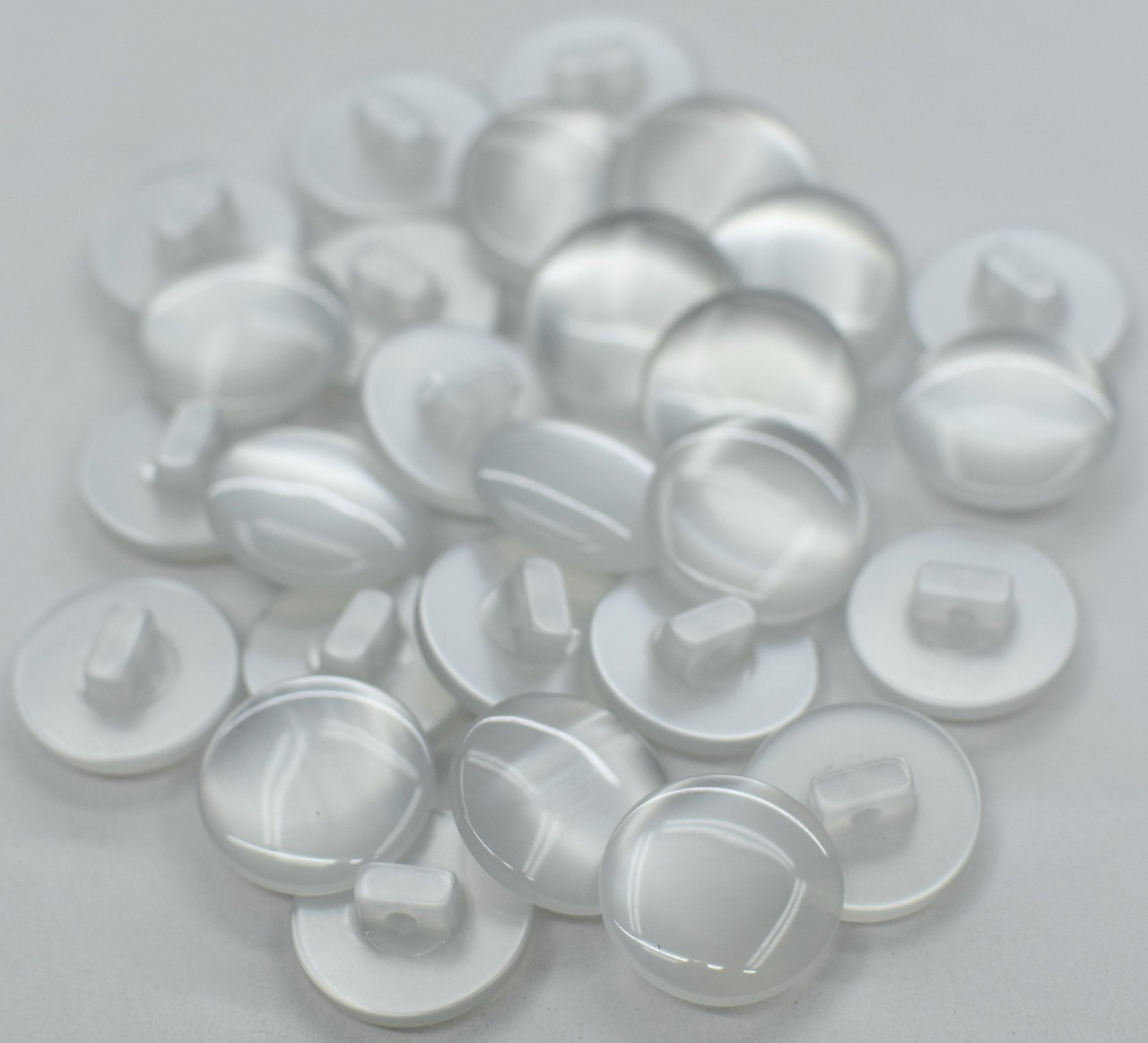 Гудзик на ніжці, 18 мм 28L білий перламутр, фото 1