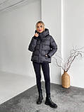 Жіноча коротка зимова куртка пуховик з біопухом і капюшоном пуфер 42-48 графіт, фото 6