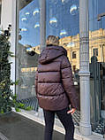 Жіноча коротка зимова куртка пуховик з біопухом і капюшоном пуфер 42-48 шоколад, фото 3