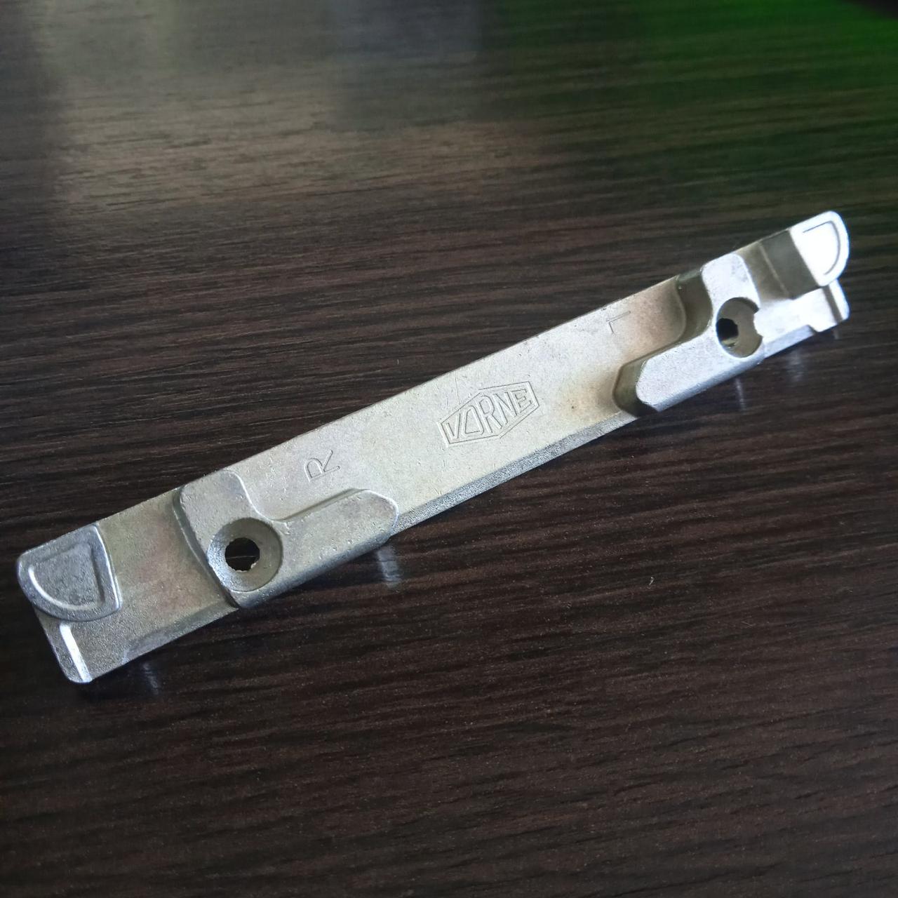 Відповідна планка до запірно-відкидного устройства права/ліва 9мм VORNE, фото 1