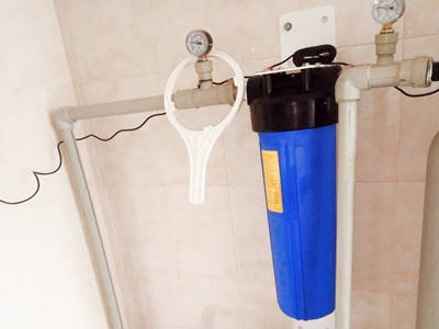 Що робити, якщо не відкручується магістральна колба фільтра?