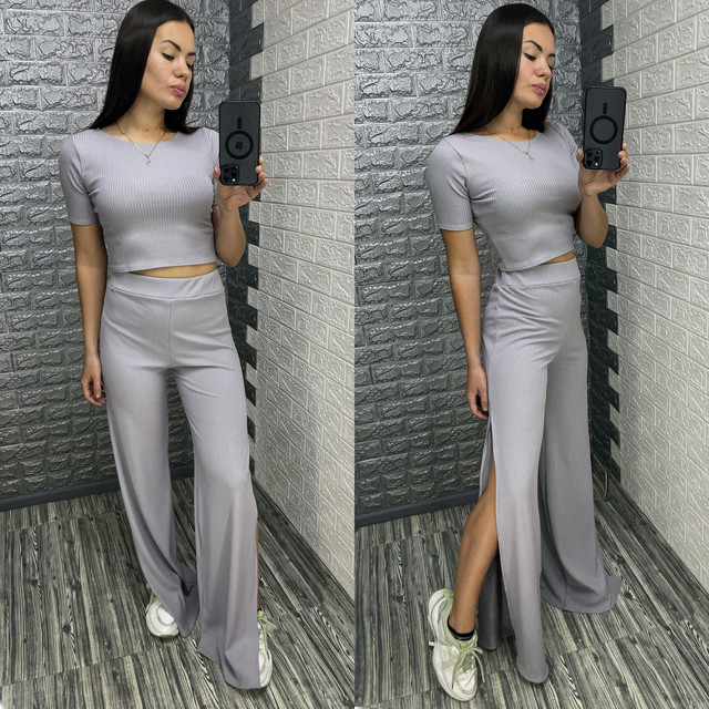 Универсальный летний костюм в рубчик с шортами