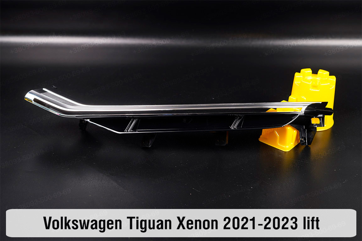 Хромована декоративна маска середня VW Volkswagen Tiguan Xenon (2021-2023) рест ліва, фото 1