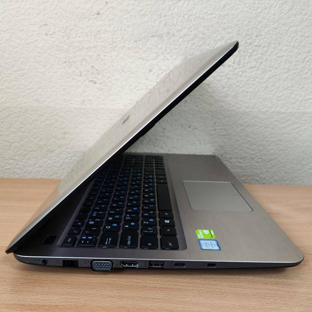 Ноутбук Asus X556U 15.6