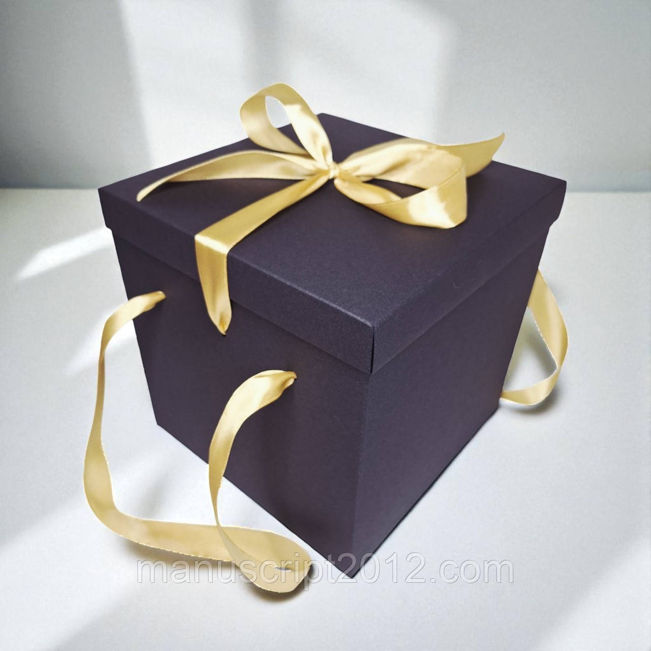 Коробка подарункова з бантом та ручками (220х220х220мм.) чорна