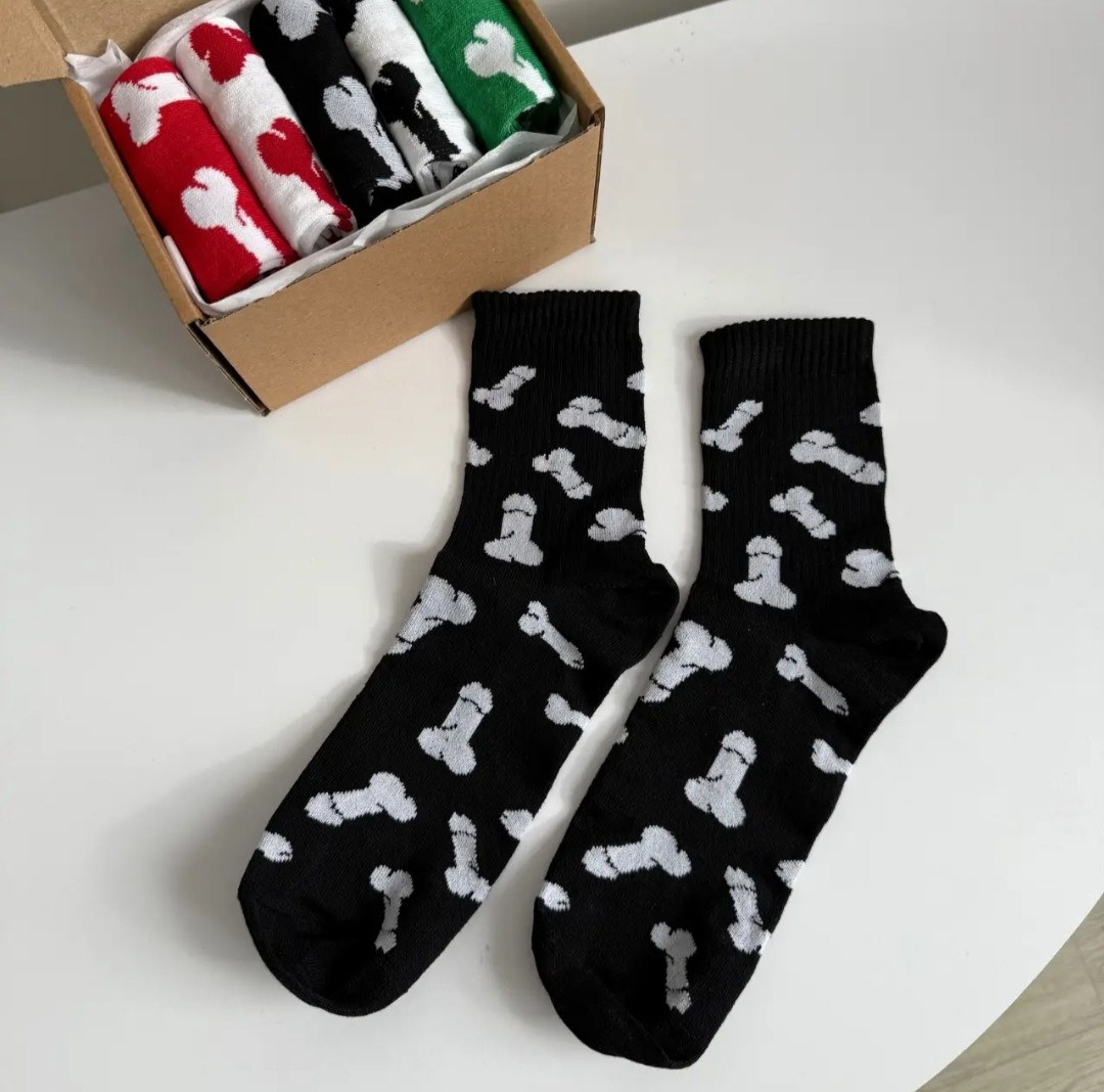 Модні чорні високі шкарпетки з принтом Пісюни — шкарпетки прикол, фото 1