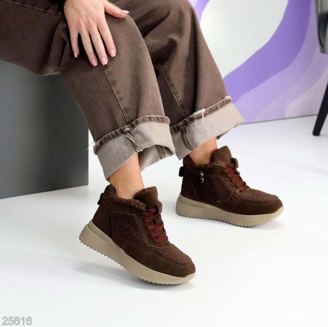 Спортивні замшеві Шоколадні черевики з хутром на бежевій підошві, фото 1