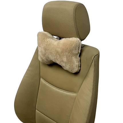 Автомобільна подушка на підголівник з еко-хутра в салон автомобіля Бежева 1 шт, фото 1