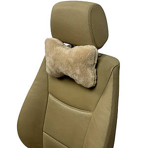 Автомобільна подушка на підголівник з еко-хутра в салон автомобіля Бежева 1 шт