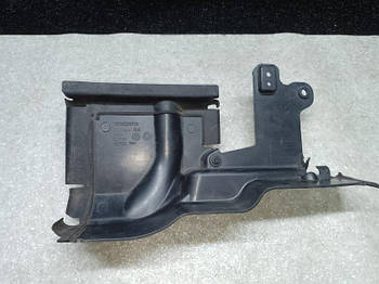 Дефлектор радіатора VOLVO XC70 07-16 прав. (б/у)