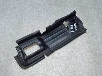 Дефлектор радіатора VOLVO XC70 07-16 прав. (б/у)