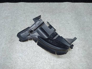 Дефлектор радіатора VOLVO XC70 07-16 прав. (б/у)