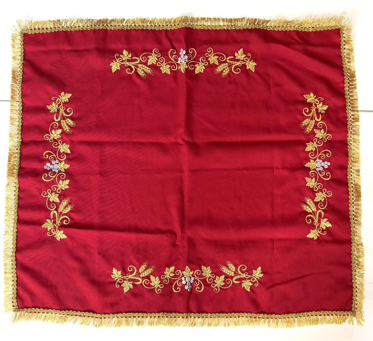 Скатертина червона з вишивкою (габардин) 77х67 см, фото 1