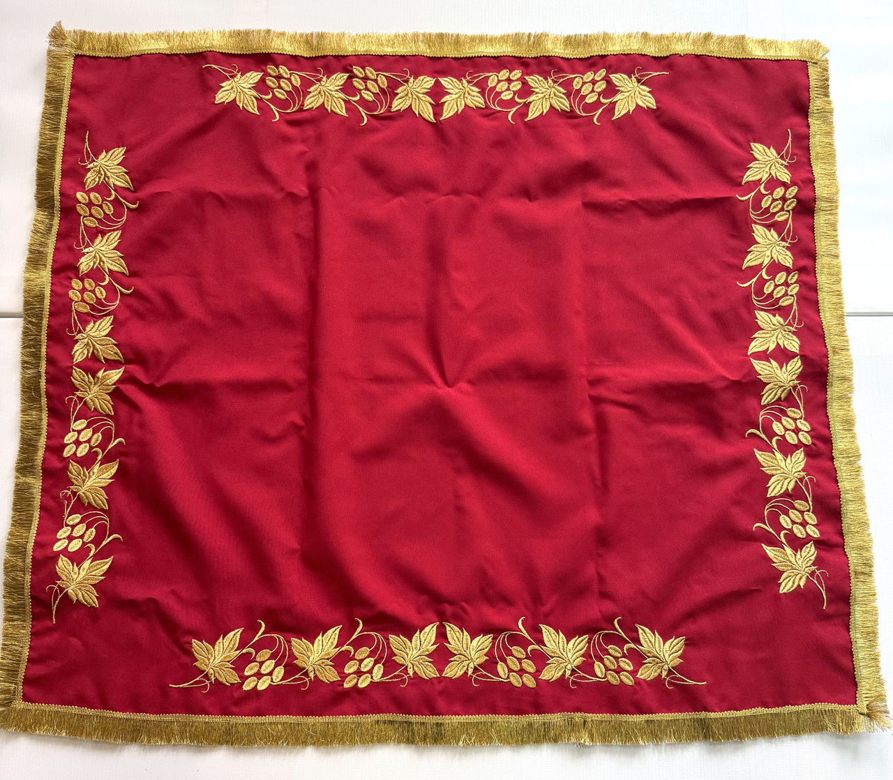 Скатертина червона з вишивкою (габардин) 80х68 см, фото 1
