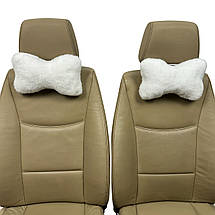 Автомобільні подушки на підголівник з еко-хутра в салон автомобіля Білі 2 шт, фото 2