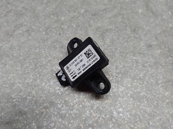 Датчик удару MERCEDES S-CLASS W221 06-13 СЕДАН 5.5 2010 перед. (б/у)