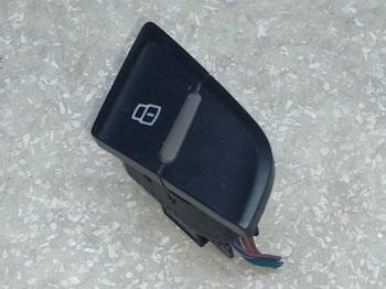 Кнопка центрального замка AUDI Q5 08-16 CPMB 2.0 TFSI 2014 задн. лев. (б/у)