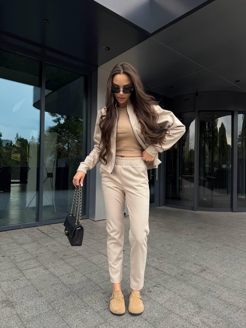 Бежевий жіночий повсякденний теплий костюм-двійка з тканини кашемір трикотаж кофта і штани, фото 1