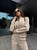 Бежевий жіночий повсякденний теплий костюм-двійка з тканини кашемір трикотаж кофта і штани, фото 2