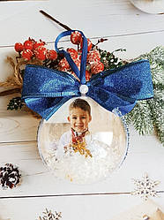 Ялинкова куля з фотографією з двох сторін 10 см з синім бантом