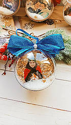 Ялинкова куля з фотографією з двох боків 8 см із синім бантом