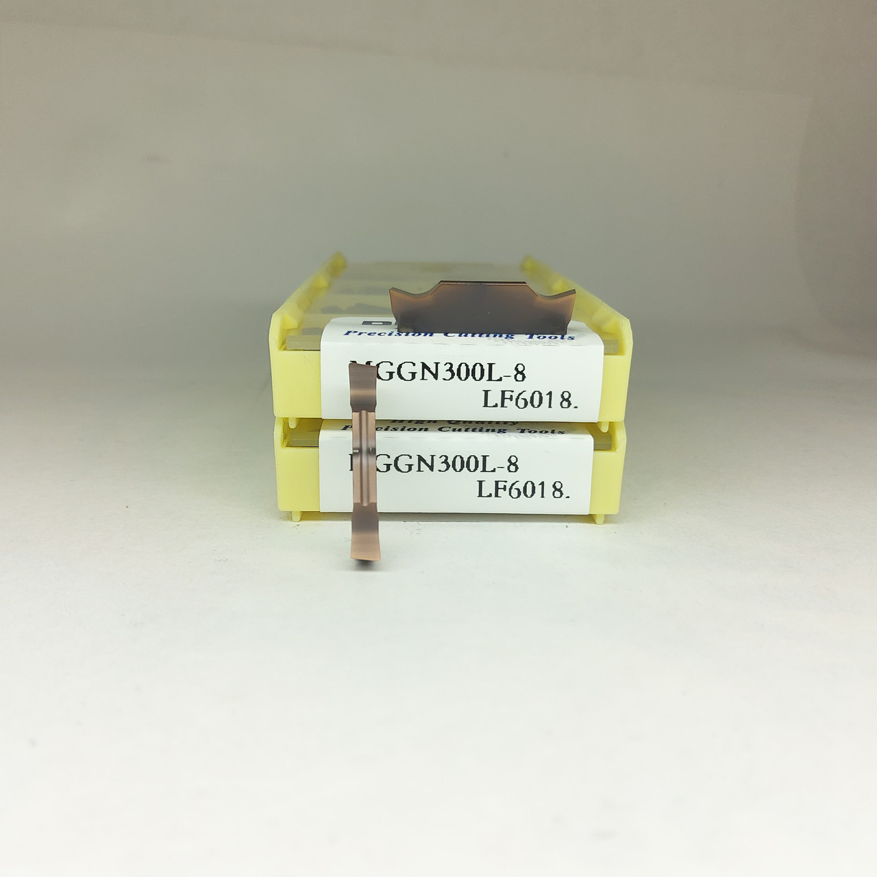 MGGN300L-8 LF6018 DESKAR (Сталь, Нержавіюча сталь) Твердосплавна пластина