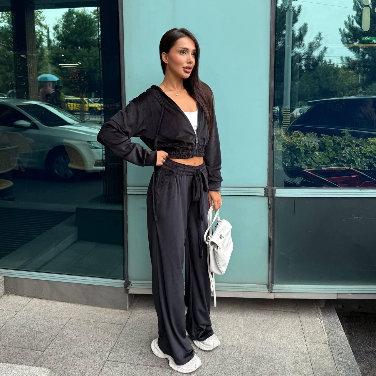 Костюм жіночий оверсайз худі і палаццо велюровий р.42-46 Модель 1526-2364 Колір: молочний, чорний, пудровий, блакитний, фото 1