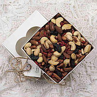 «Горіховий буревій» подарунковий набір горіхів та сухофруктів Земледар, 280 г