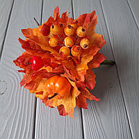 Осінній букет із листям та ягодами помаранчовий 20 см.