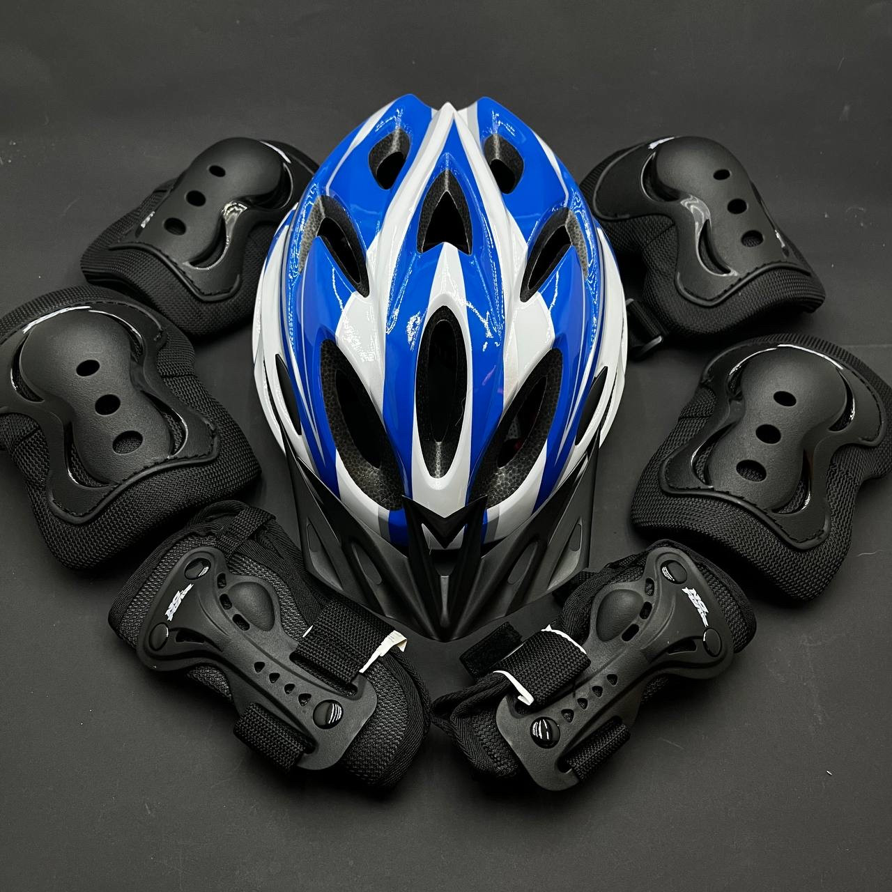 Якісний комплект захисту, шолом + наколінники, налокітники, рукавички, фото 1