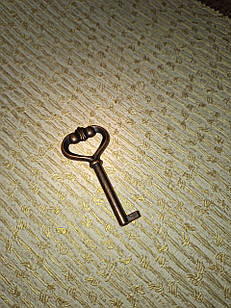 Ключ меблевий в шкаф коричневий