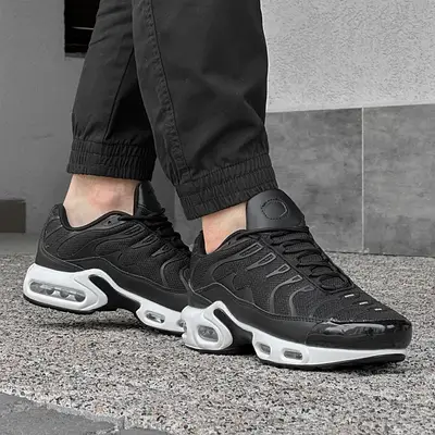 Чоловічі кросівки сітка чорні Jomix