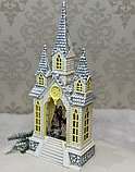 🧡Різдвяний музичний декор у формі будиночка "Церква" Немовля Ісус, Йосип та Марія, з автопіддувом глітера 41,5х17х9,5см, фото 2