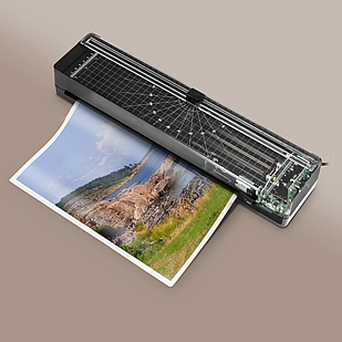 Ламінатор Adler AD 1042 чорний, формату А3 Гаряче ламінування Вбудований тример Стартовий комплект у комплекті