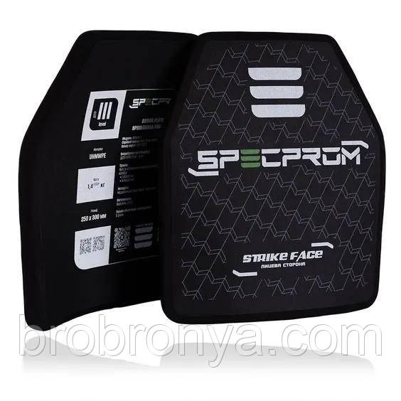 Поліетиленова бронеплита SPECPROM S-Line 3-го класу. Вага 1,4 кг. Розмір 25 на 30 см.