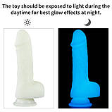 Фалоімітатор з мошонкою, що світиться в темряві Lumino Play Silicone Dildo 7.5'' – сяйво насолоди у темряві 💙, фото 7