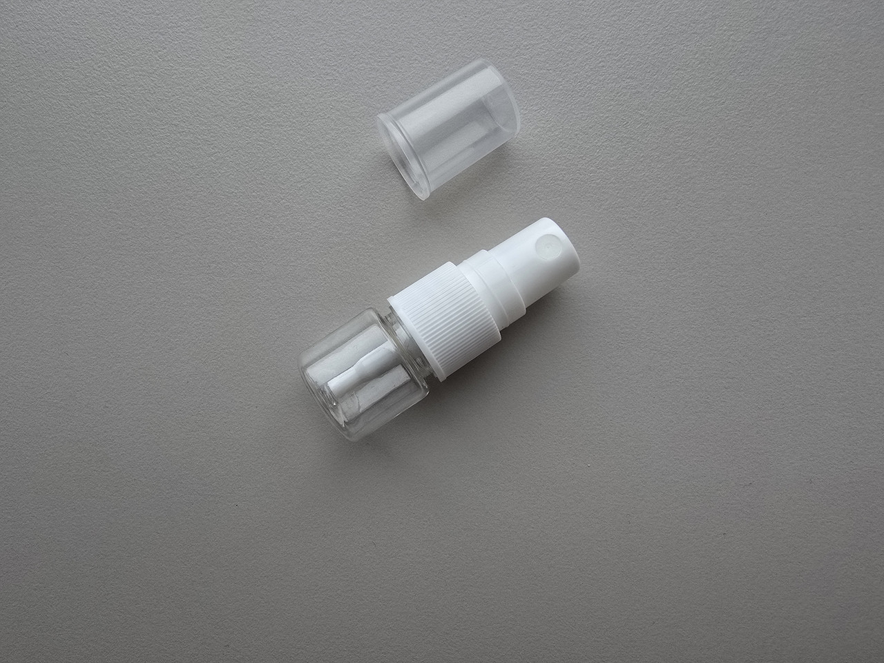5 мл Круглий прозорий ПЕТ флакон з розпилювачем пластиковим білим 18/410 пшикалка атомайзер
