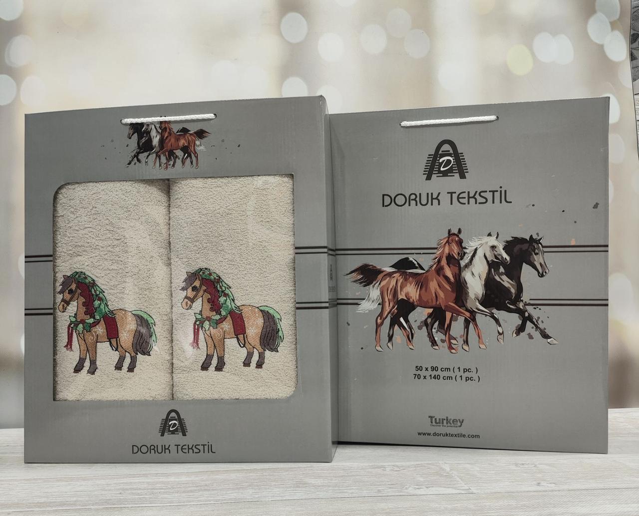 Подарунковий набір рушників із символом 2026 року 70 на 140 см і 50 на 90 см молочний, фото 1