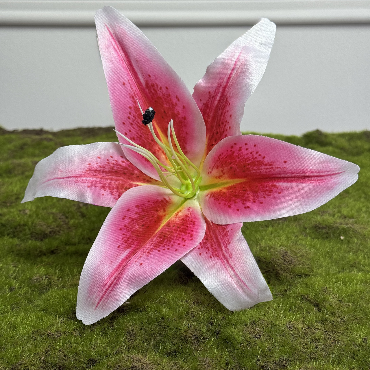 Лілія штучна біло-малинова 3D |Д- 22 см | 24 шт. в упаковці, фото 1