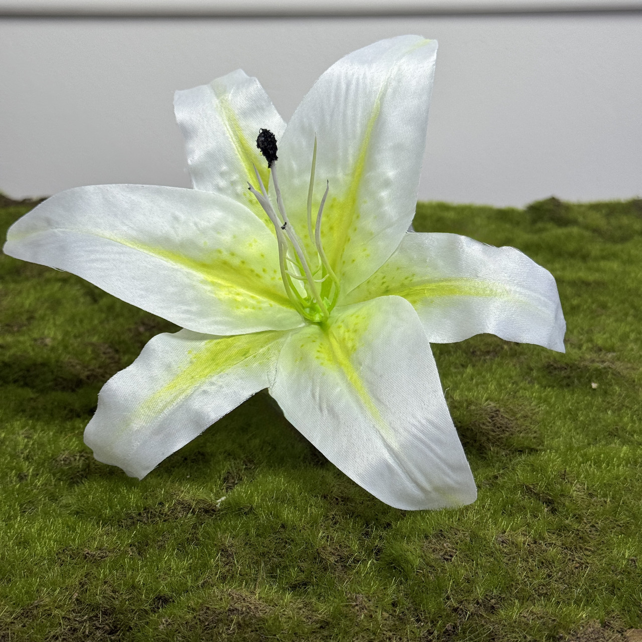 Лілія штучна біло-салатова 3D |Д- 22 см | 24 шт. в упаковці, фото 1