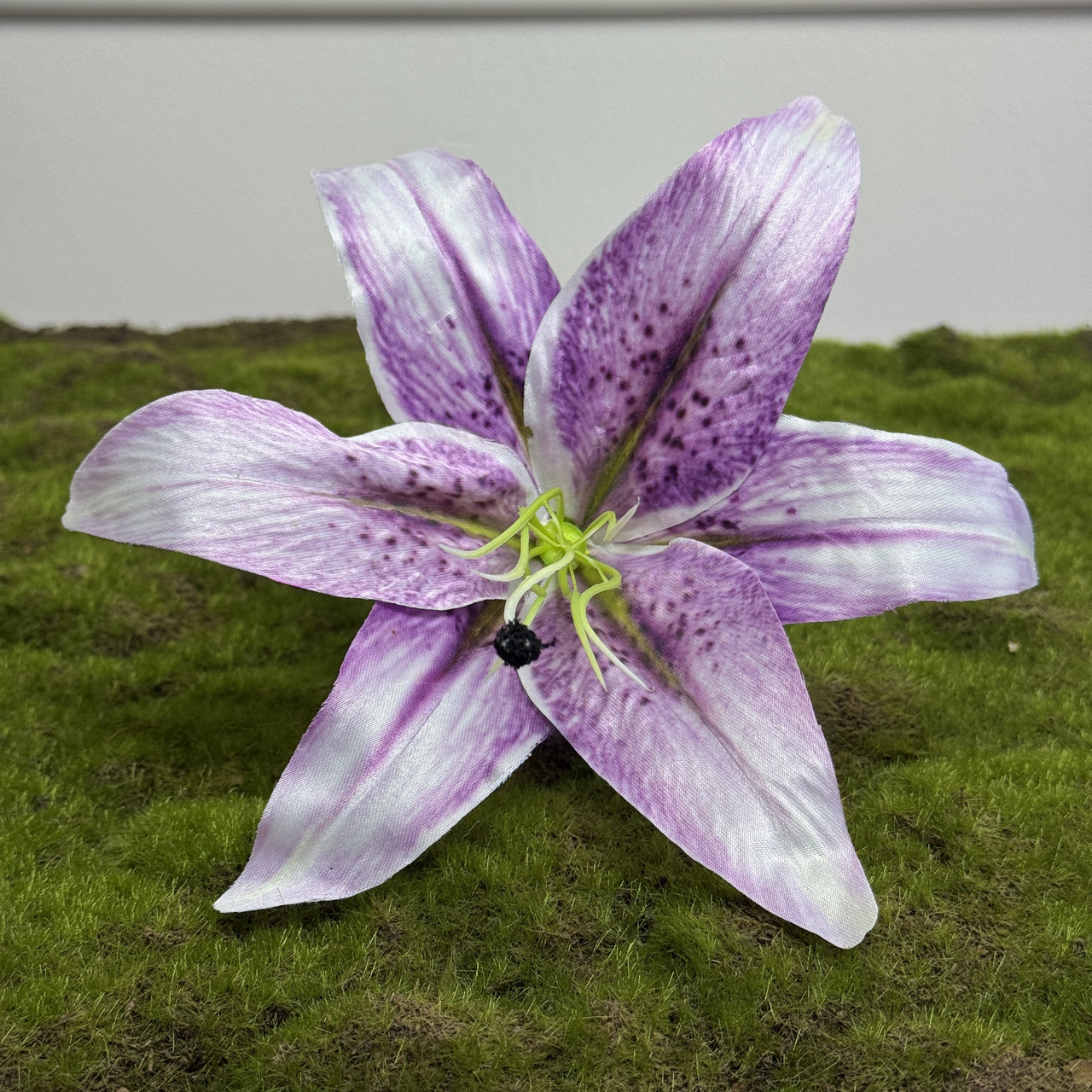 Лілія штучна біло-фіолетова 3D |Д- 22 см | 24 шт. в упаковці, фото 1