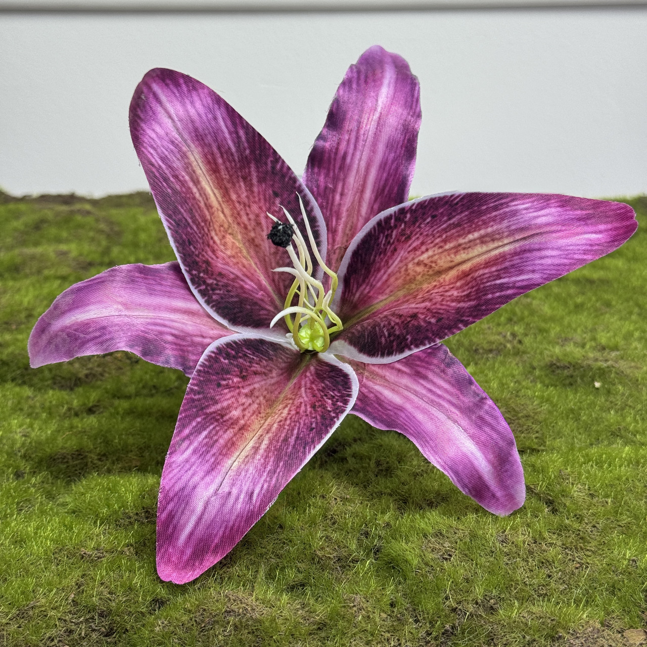 Лілія штучна бурякова 3D | Д- 22 см | 24 шт. у пакованні, фото 1