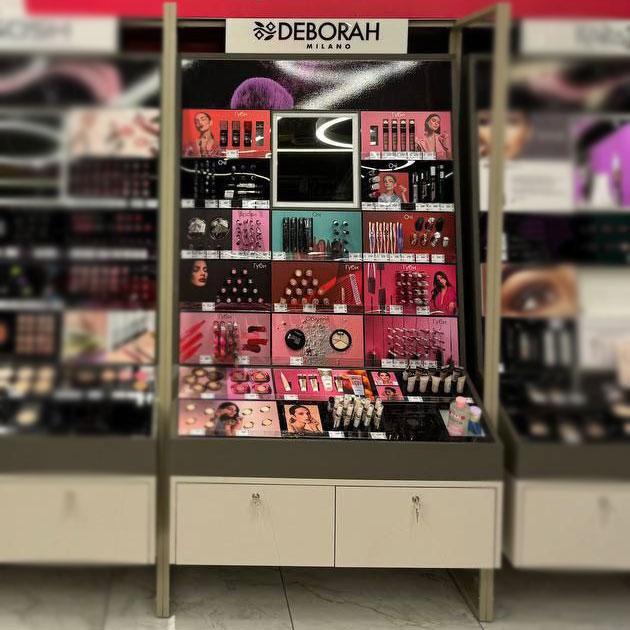 POS-стенд для косметики зі з'ємними баркетами 700х1700х500 мм