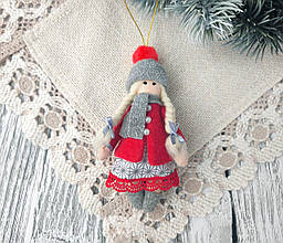 Іграшка на ялинку "Дівчинка в червоному пальто"