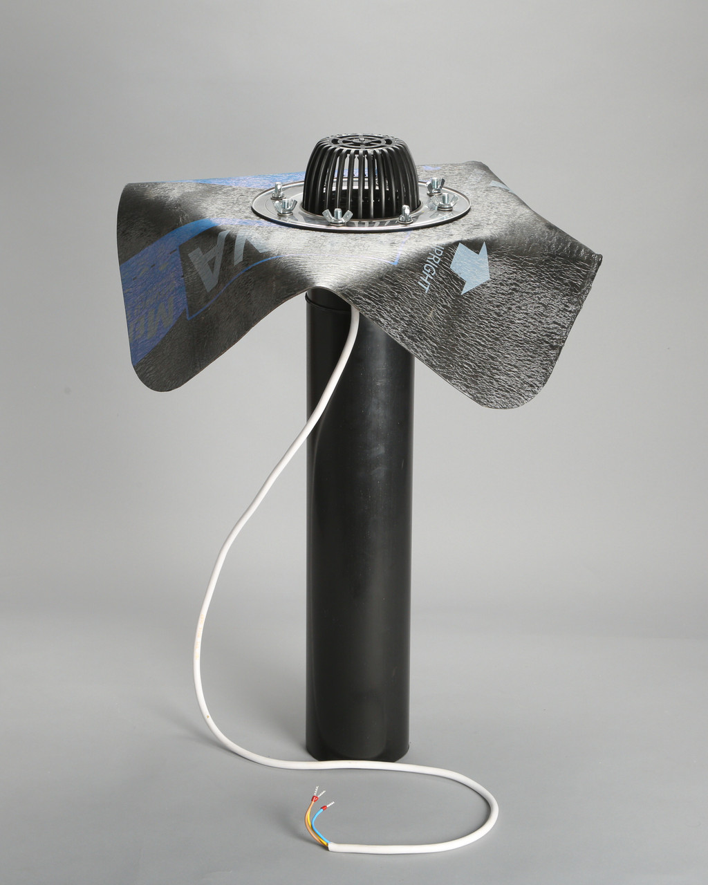 Покрівельна воронка DN110, Н600мм з листоуловлювачем, з притискним фланцем,з бітумним фартухом,і системою обігріву, фото 1