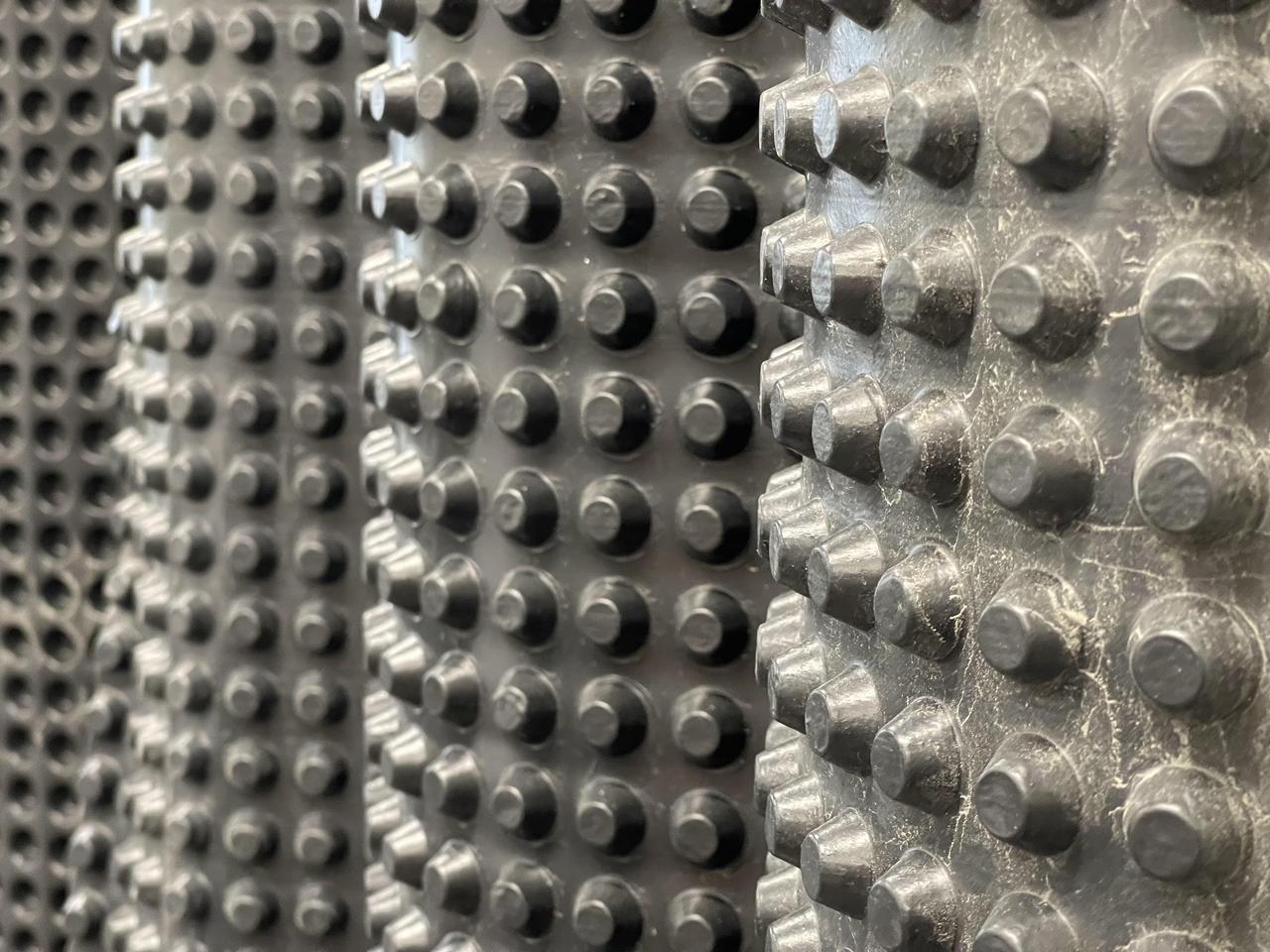 Шипоподібна геомембрана рулон 40м2, дренажна геомембрана 400г/м2 (0,4) (2х20м), фото 1