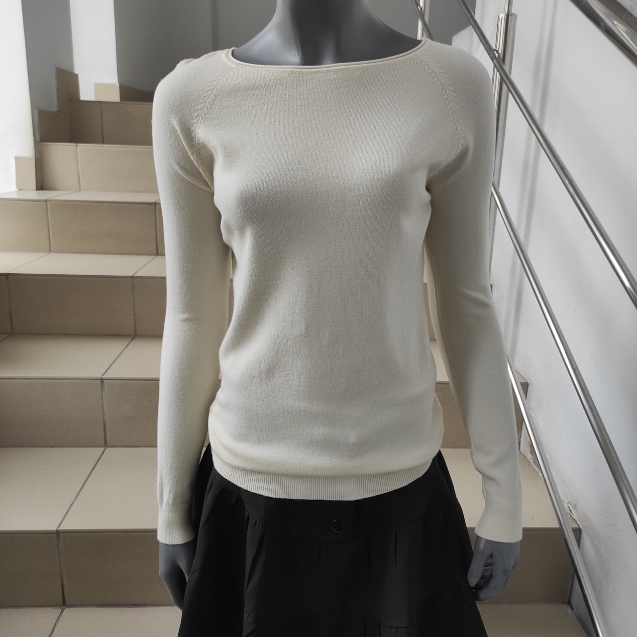 Светр жіночий джемпер віскоза однотонний тонкий 42/44 молочний, фото 1