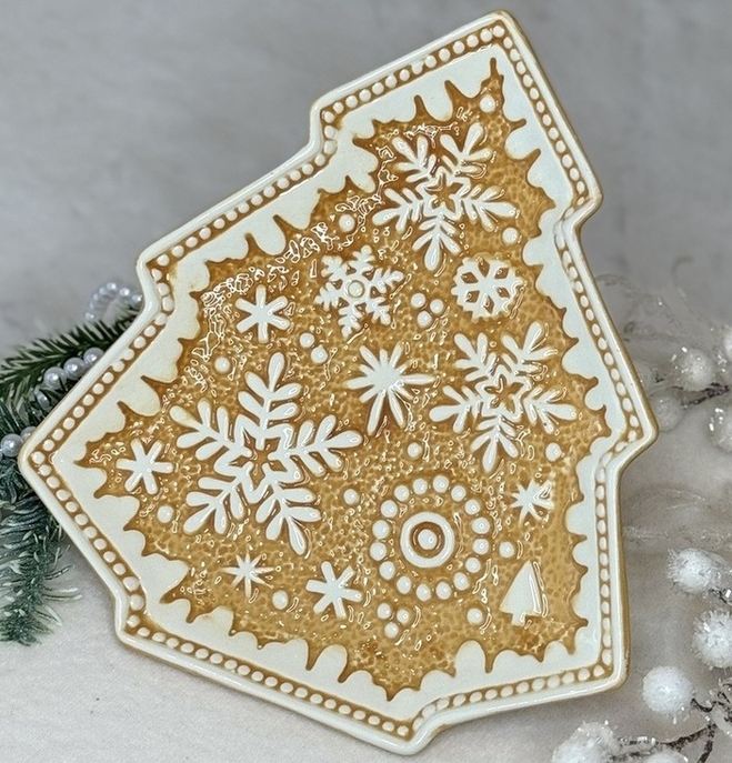 🧡Новорічне фігурне блюдце у формі Ялинки з милим зимовим візерунком Сніжинки 23.5х21х2.5 см, фото 1