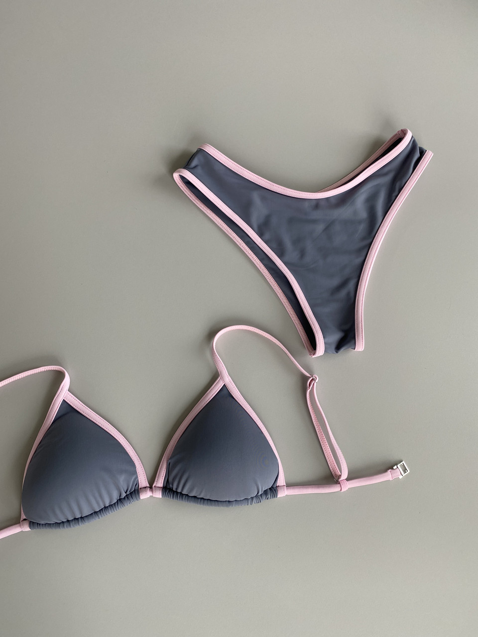 Купальник жіночий роздільний Yasmin & Beverly сірий з рожевим кантом, фото 1