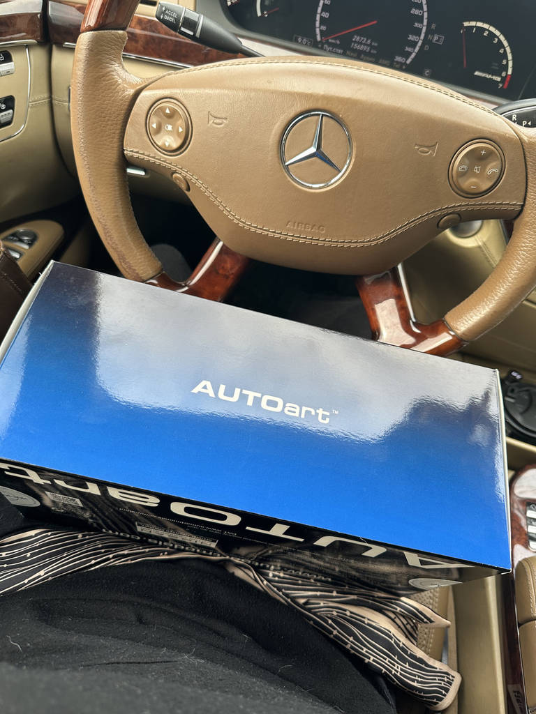 Колекційна модель авто Nissan Skyline GT-R (R34) Z-TUNE 2002, pearl black AUTOart 1:18 - фото покупців 3